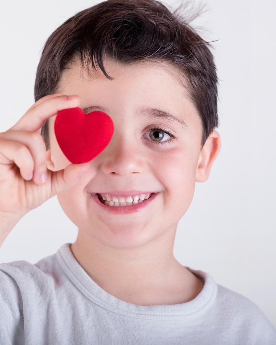 Che tuo figlio non ha un problema da correggere — ha un modo diverso di stare nel mondo, e tu hai bisogno di capirlo per poterlo accompagnare davvero.